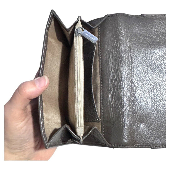 Danier brown‎ genuine leather wallet 6" x 4" - Picture 2 of 4